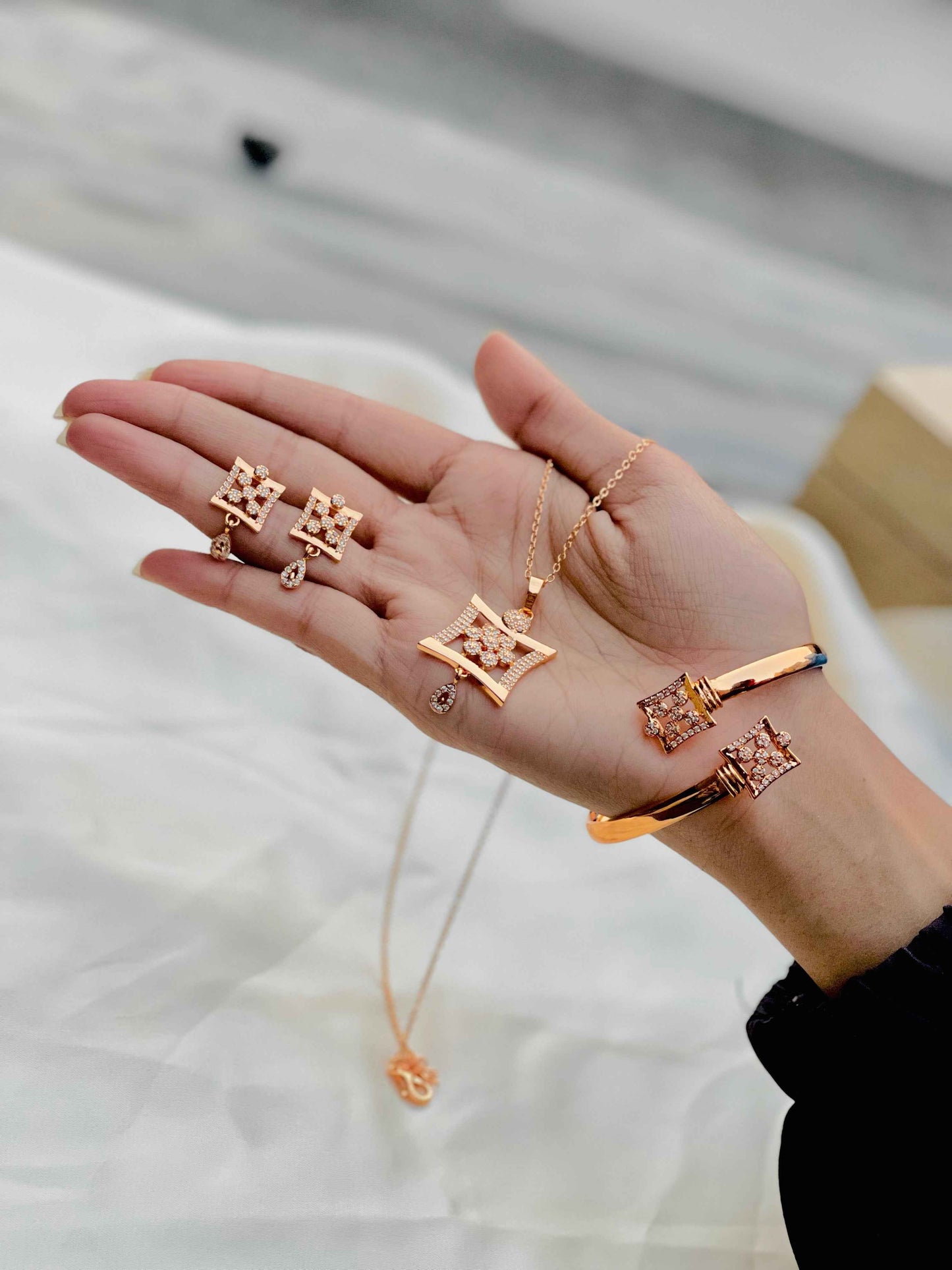 China Gold 4 pcs combo locket set-2303